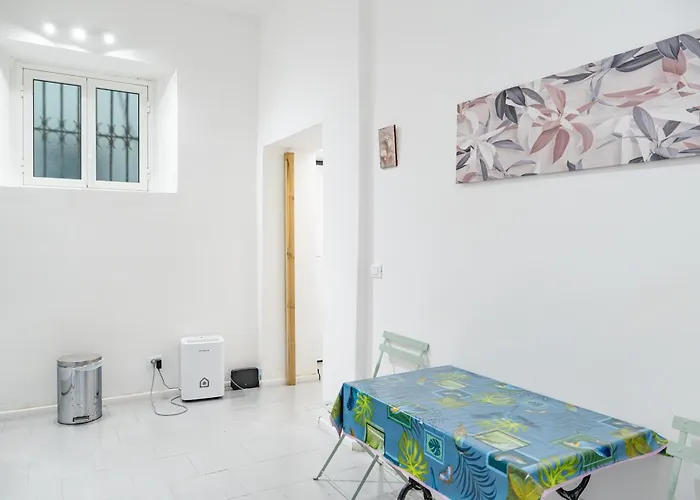 Lion Renting Vatican 펜션 *